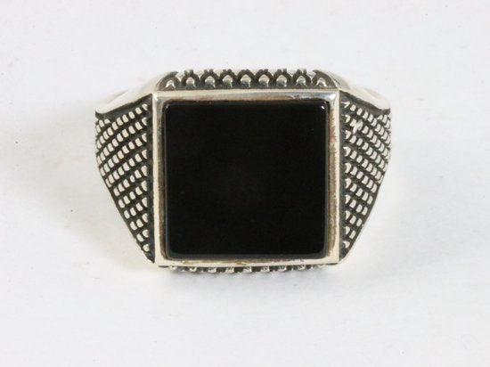 Bewerkte zilveren ring met onyx afbeelding 4