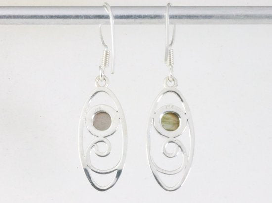 Opengewerkte zilveren oorbellen met labradoriet afbeelding 2
