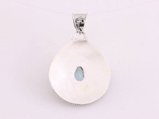 Bewerkte zilveren hanger met blauwe topaas afbeelding 3