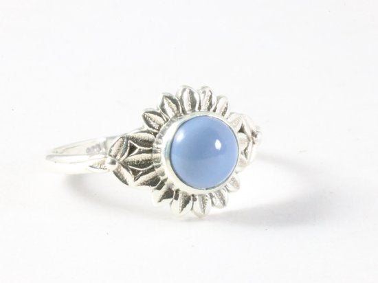 Fijne bewerkte zilveren ring met blauwe opaal afbeelding 1