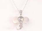 Traditionele zilveren olifant hanger met 18k gouden decoratie aan ketting afbeelding 3