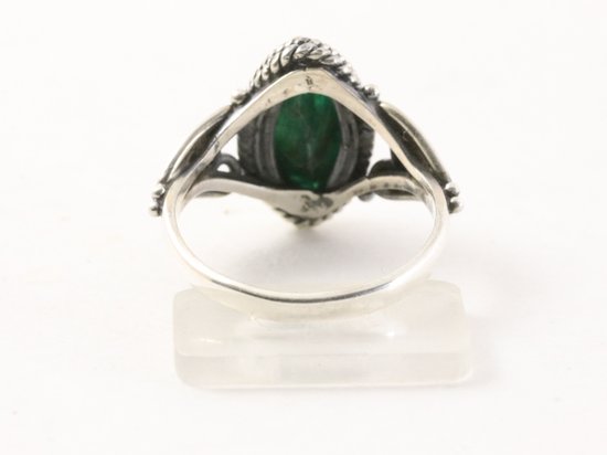 Fijne bewerkte zilveren ring met smaragd afbeelding 3