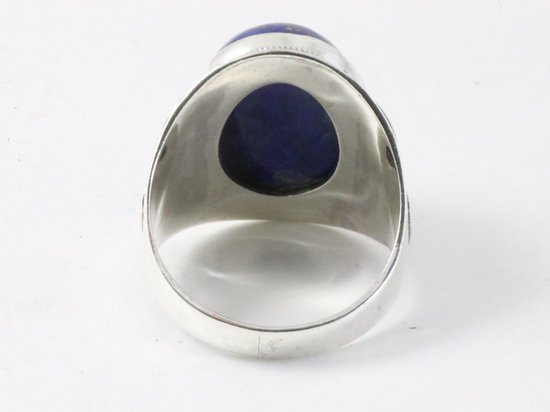 Bewerkte zilveren ring met lapis lazuli afbeelding 3