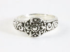 Bewerkte zilveren ring met bloem afbeelding 4