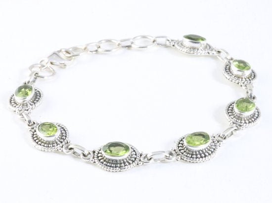 Bewerkte zilveren armband met peridoot afbeelding 2