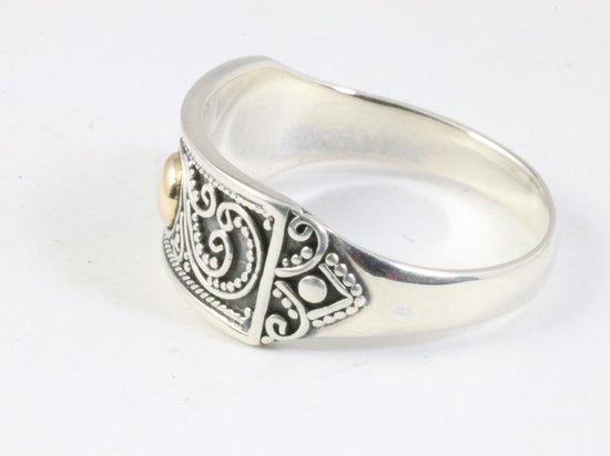 Traditionele bewerkte zilveren ring met 18k gouden decoratie afbeelding 2