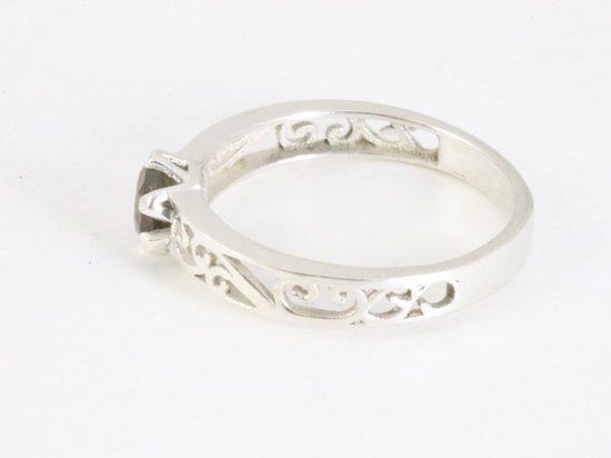 Opengewerkte gevlochten zilveren ring afbeelding 2