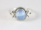 Fijne bewerkte zilveren ring met blauwe opaal afbeelding 4