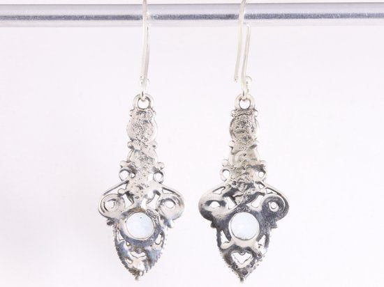 Lange bewerkte zilveren oorbellen met blauwe topaas afbeelding 3