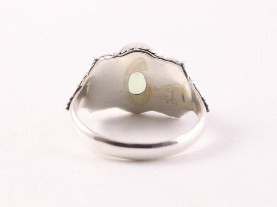 Bewerkte zilveren ring met prehniet afbeelding 3
