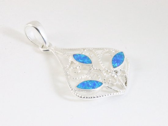 Opengewerkte zilveren hanger met Australische opaal afbeelding 2