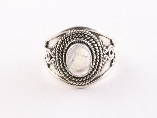 Bewerkte zilveren ring met regenboog maansteen afbeelding 4