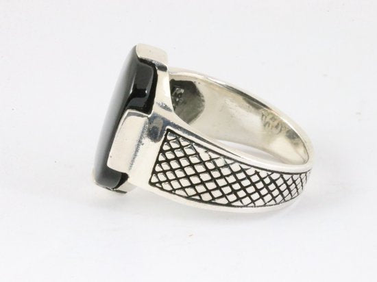 Zware bewerkte zilveren ring met onyx afbeelding 2