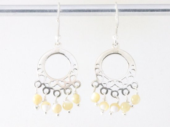 Opengewerkte zilveren oorbellen met gele maansteen afbeelding 3