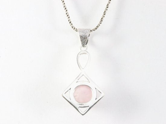 Opengewerkte zilveren hanger met rozenkwarts aan ketting afbeelding 3