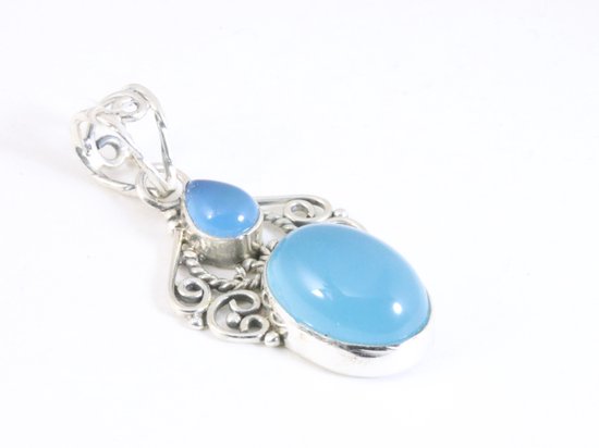 Opengewerkte zilveren hanger met blauwe chalcedoon afbeelding 2