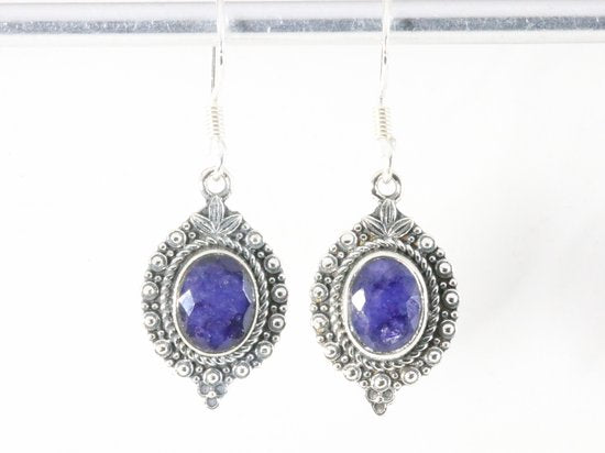 Fijne bewerkte zilveren oorbellen met blauwe saffier afbeelding 4