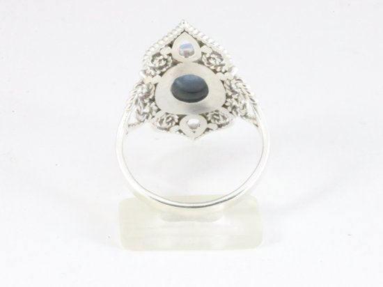Opengewerkte zilveren ring met blauwe opaal afbeelding 3