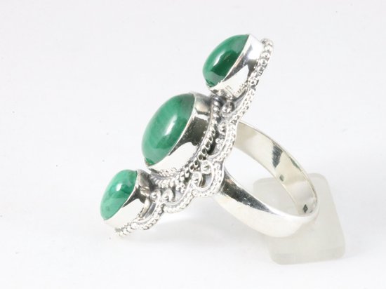 Bewerkte langwerpige zilveren ring met malachiet afbeelding 2