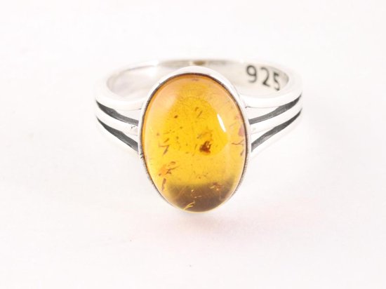 Opengewerkte zilveren ring met amber afbeelding 4