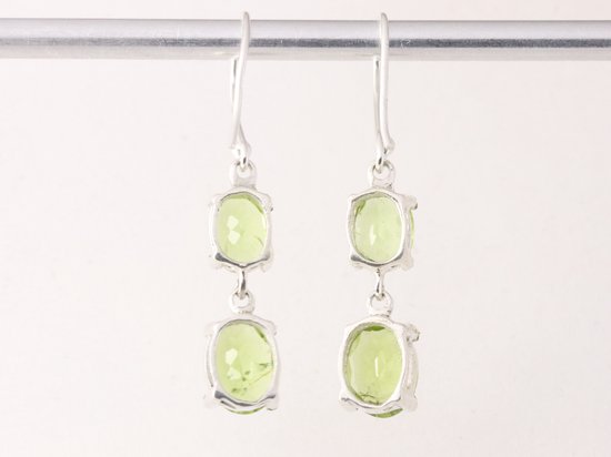 Zilveren oorbellen met peridoot afbeelding 3