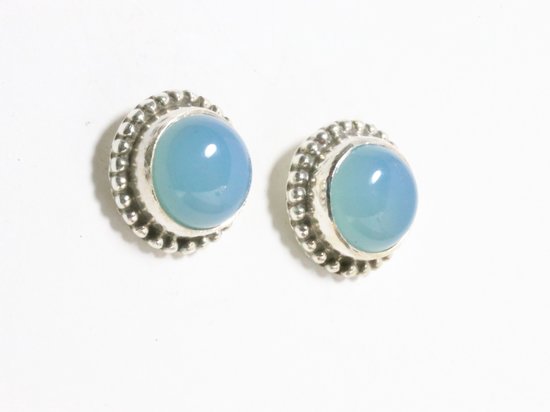 Ronde bewerkte zilveren oorstekers met blauwe chalcedoon afbeelding 1