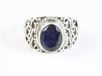 Bewerkte zilveren ring met blauwe saffier afbeelding 4
