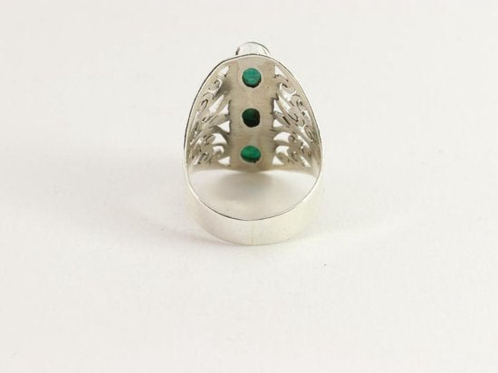 Langwerpige opengewerkte zilveren ring met smaragd afbeelding 3