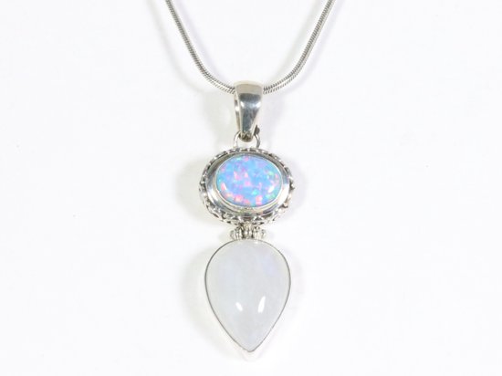 Fijne ronde zilveren hanger met lotus bloem aan ketting afbeelding 4