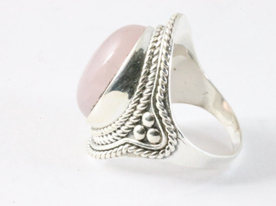 Bewerkte zilveren ring met rozenkwarts afbeelding 2