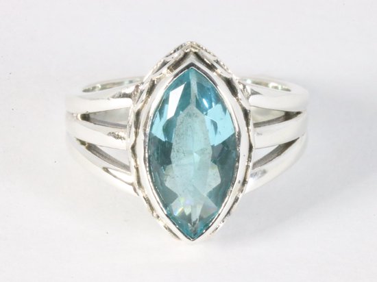 Bewerkte zilveren ring met blauwe topaas afbeelding 4
