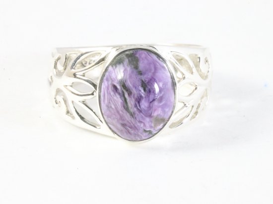 Opengewerkte zilveren ring met paarse charoiet afbeelding 4