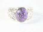 Opengewerkte zilveren ring met paarse charoiet afbeelding 4