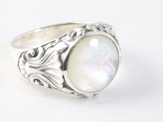 Zware bewerkte zilveren ring met parelmoer afbeelding 1