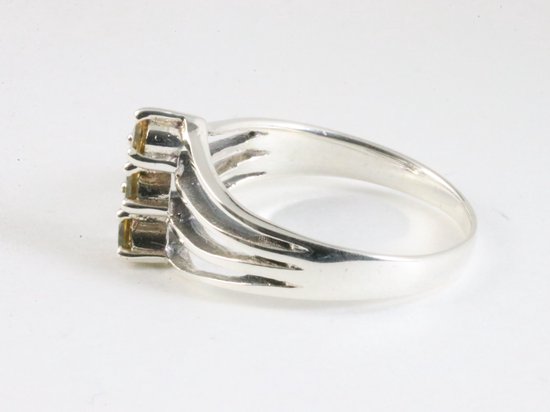 Opengewerkte hoogglans zilveren ring met 3 citrien stenen afbeelding 2