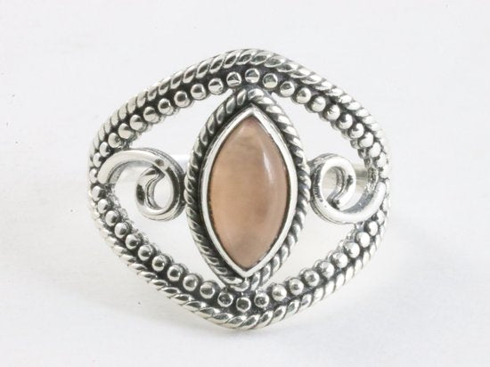 Opengewerkte zilveren ring met perzik maansteen afbeelding 4