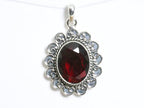 Bewerkte zilveren hanger met granaat afbeelding 4