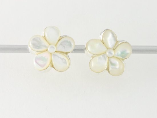Bloemvormige zilveren oorstekers met parelmoer afbeelding 1