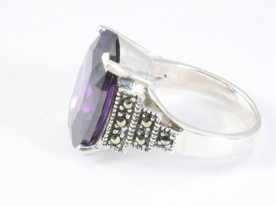 Zware zilveren ring met amethist en marcasiet afbeelding 2