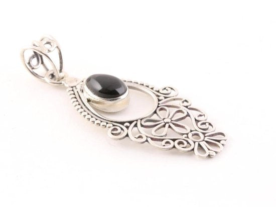 Fijne lange opengewerkte zilveren hanger met onyx afbeelding 2