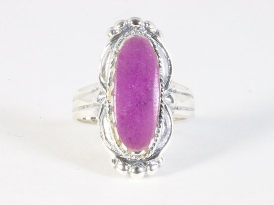 Langwerpige bewerkte zilveren ring met paarse agaat afbeelding 4