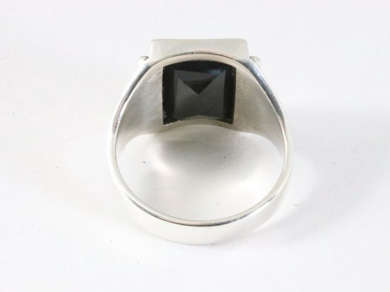 Bewerkte rechthoekige zilveren ring met onyx afbeelding 3