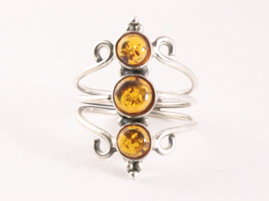 Opengewerkte zilveren ring met 3 amber stenen afbeelding 4