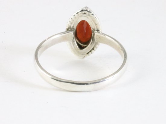 Fijne bewerkte zilveren ring met granaat afbeelding 3