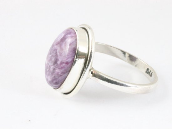 Ovale zilveren ring met paarse charoiet afbeelding 2