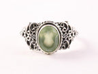 Bewerkte zilveren ring met prehniet afbeelding 4