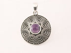 Ronde bewerkte zilveren hanger met amethist afbeelding 4