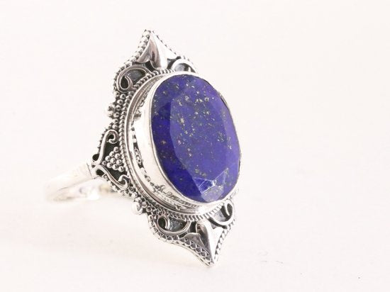 Bewerkte zilveren ring met gefacetteerde lapis lazuli afbeelding 1