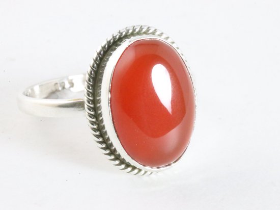 Bewerkte ovale zilveren ring met carneool afbeelding 1
