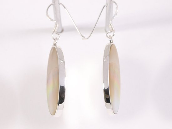 Grote ovale zilveren oorbellen met goudkleurige schelp afbeelding 2